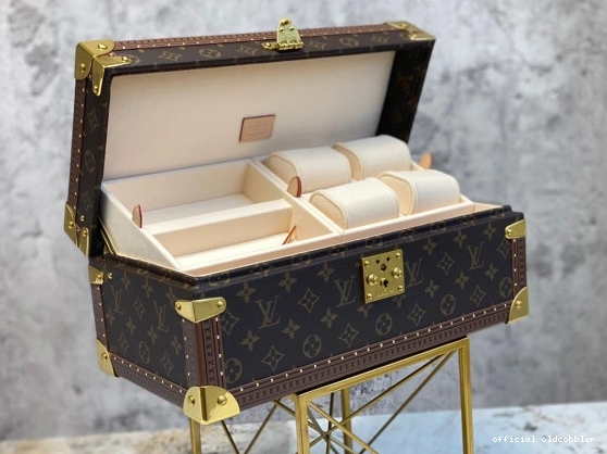 COFFRET LOUIS VUITTON ACCESSOIRES 0825